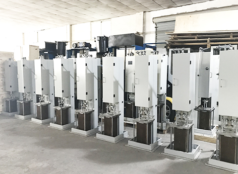 Tôi có thể sơn cao su lỏng lên nhựa đường không?